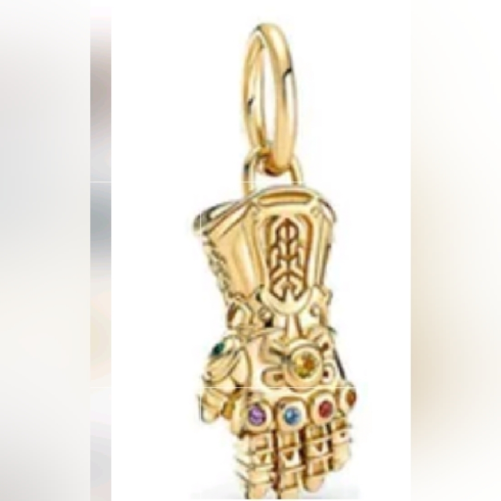 Marvel Infinity Gauntlet Charm 15$